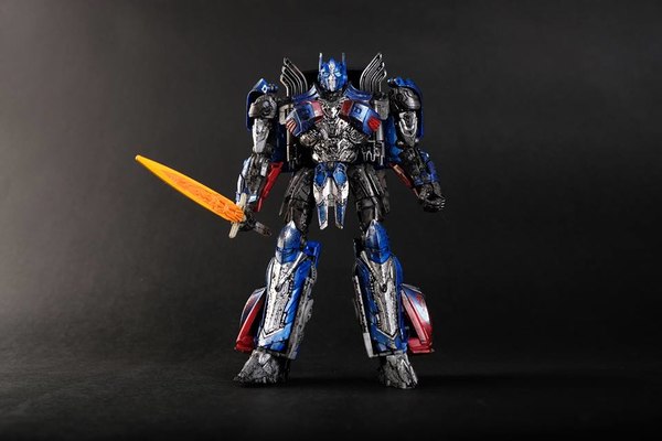 Transformers The Last Knight   Exclusive Battle Damage Optimus Prime Bumblebee Lucky Draw Voice Changer Helmet  (9 of 15)